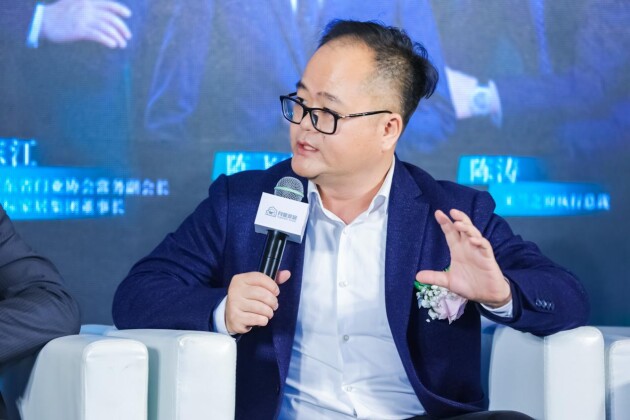 廣東省門(mén)業(yè)協(xié)會(huì )常務(wù)副會(huì )長(cháng)、新標家居集團董事長(cháng)黃東江